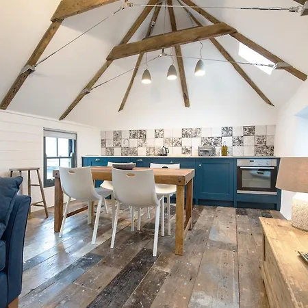 9 Chapel Street * Mousehole